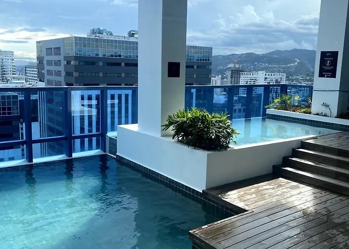 Vida At 38 Park Avenue - 5 Minutes Walk To Ayala Bloc, With Infinity Pool, Fast Wi-fi, Gym, & Views Inside It Park *