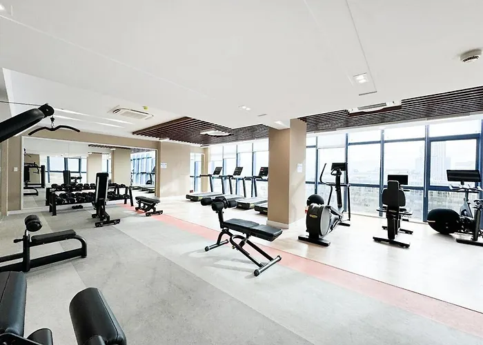 Vida At 38 Park Avenue - 5 Minutes Walk To Ayala Bloc, With Infinity Pool, Fast Wi-fi, Gym, & Views Inside It Park