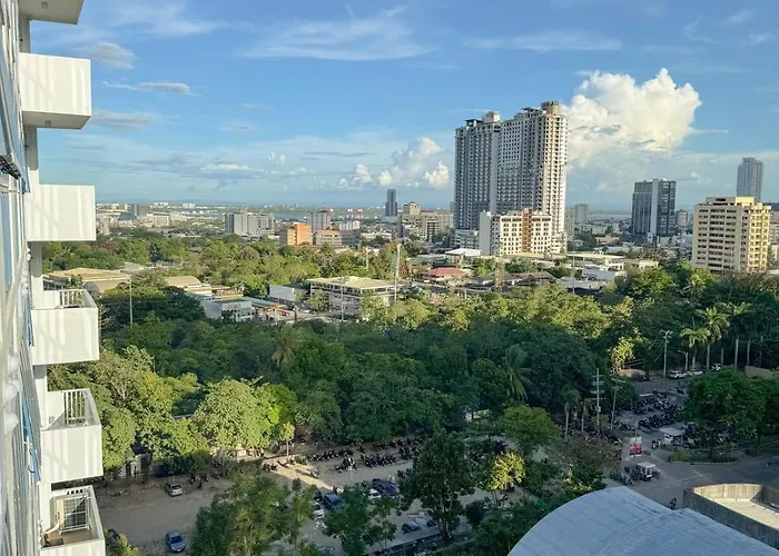 Vida At 38 Park Avenue - 5 Minutes Walk To Ayala Bloc, With Infinity Pool, Fast Wi-fi, Gym, & Views Inside It Park Apartment Cebu